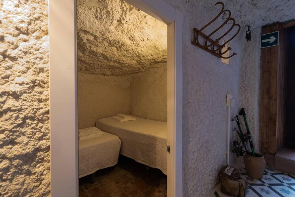 Cueva Con Jacuzzi A 20 Minutos De Valencia Villa Benaguacil Bagian luar foto