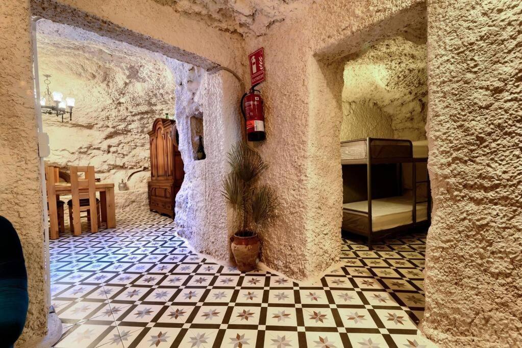 Cueva Con Jacuzzi A 20 Minutos De Valencia Villa Benaguacil Bagian luar foto