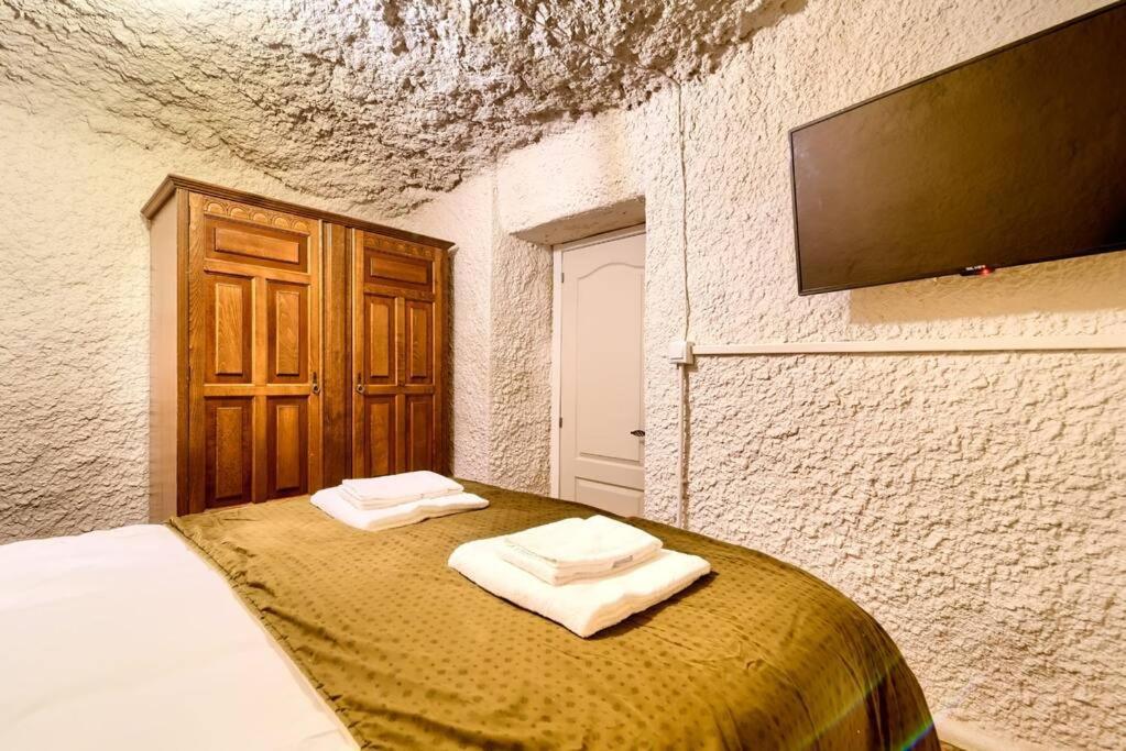 Cueva Con Jacuzzi A 20 Minutos De Valencia Villa Benaguacil Bagian luar foto